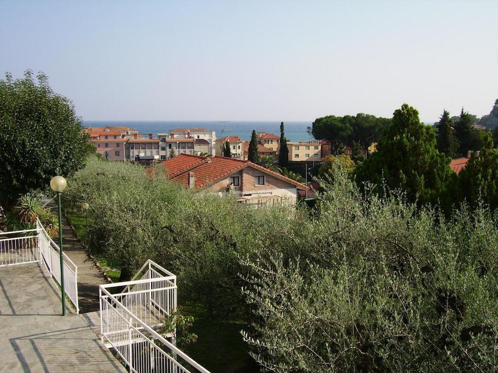Residence La Carruba Diano Marina Eksteriør bilde